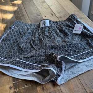 NWT FREE PEOPLE Black and White Patterned Women's Shorts SIZE L